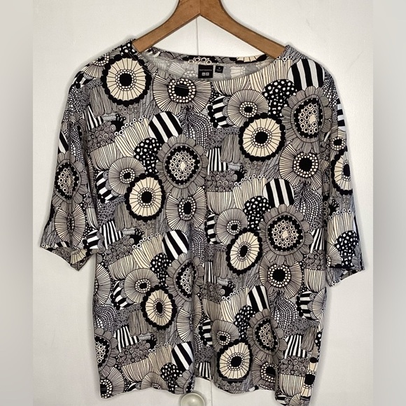 marimekko and uniglo Tops - Marimekko/uniglo Cotton Graphic Tee , Black And White, Med